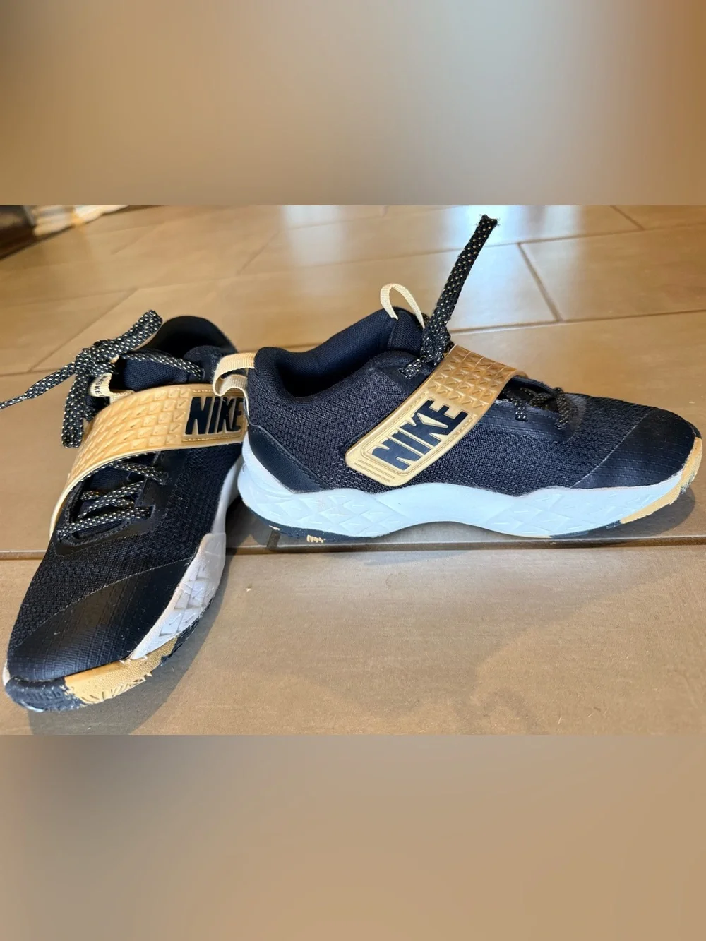 Nike Team Hustle D kid basketball shoes